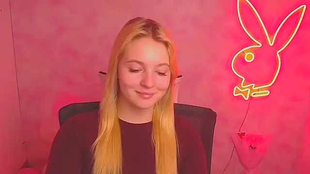 Snapshot of Milka_kiss_ chatting on 03-01-25, 04:11 Milka kiss online show from 03-01-25, 04:11