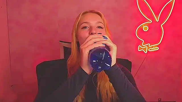 Snapshot of Milka_kiss_ chatting on 03-18-25, 09:56 Milka kiss online show from 03-18-25, 09:56