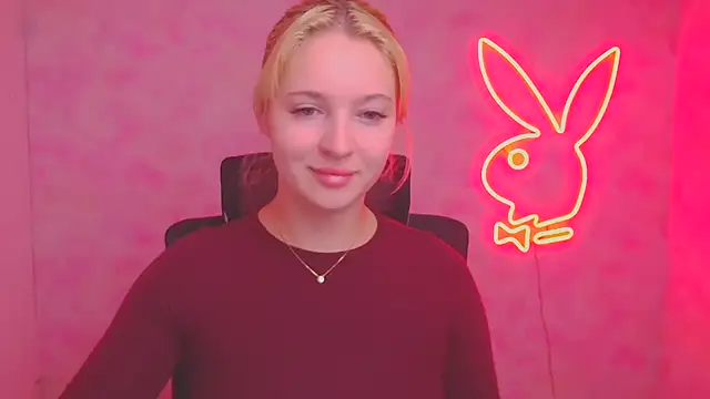 Snapshot of Milka_kiss_ chatting on 10-18-25, 11:23 Milka kiss online show from 10-18-25, 11:23