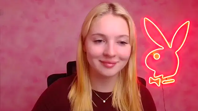 Snapshot of Milka_kiss_ chatting on 10-21-25, 12:26 Milka kiss online show from 10-21-25, 12:26