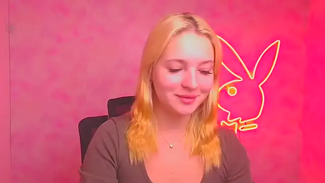 Snapshot of Milka_kiss_ chatting on 10-17-25, 05:44 Milka kiss online show from 10-17-25, 05:44