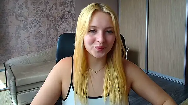 Snapshot of Milka_kiss_ chatting on 06-18-26, 12:10 Milka kiss online show from 06-18-26, 12:10