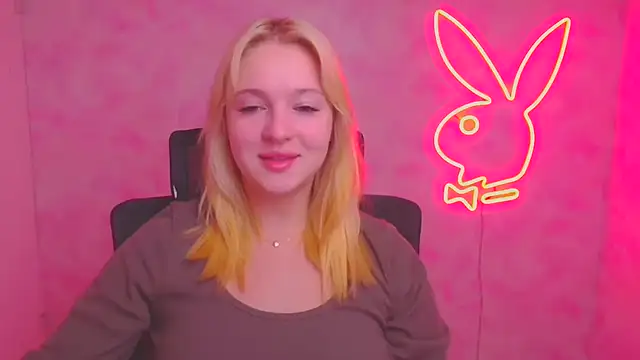 Snapshot of Milka_kiss_ chatting on 10-14-25, 05:41 Milka kiss online show from 10-14-25, 05:41