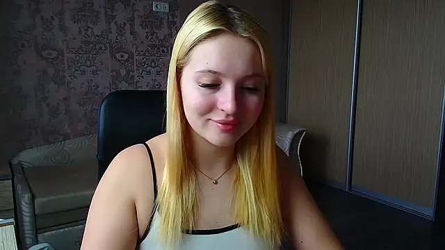 Snapshot of Milka_kiss_ chatting on 04-24-26, 10:28 Milka kiss online show from 04-24-26, 10:28