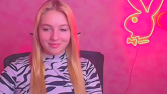 Snapshot of Milka_kiss_ chatting on 02-17-25, 12:38 Milka kiss online show from 02-17-25, 12:38