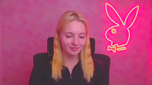 Snapshot of Milka_kiss_ chatting on 09-29-25, 11:49 Milka kiss online show from 09-29-25, 11:49