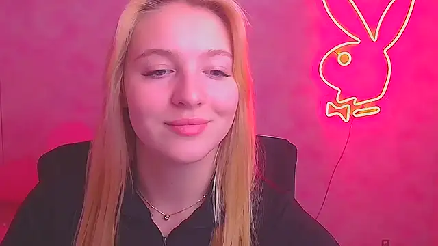 Snapshot of Milka_kiss_ chatting on 02-20-25, 12:36 Milka kiss online show from 02-20-25, 12:36