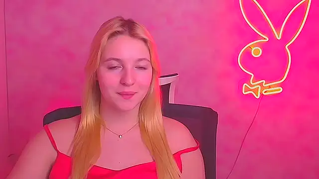 Snapshot of Milka_kiss_ chatting on 02-28-25, 10:30 Milka kiss online show from 02-28-25, 10:30