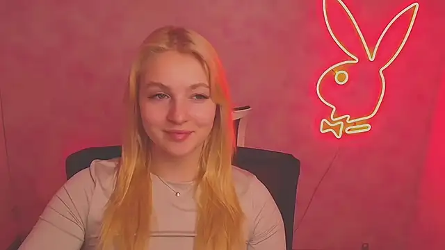 Snapshot of Milka_kiss_ chatting on 03-09-25, 04:22 Milka kiss online show from 03-09-25, 04:22