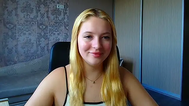 Snapshot of Milka_kiss_ chatting on 06-26-26, 11:16 Milka kiss online show from 06-26-26, 11:16