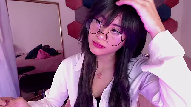 Snapshot of liz-beths chatting on 02-25-25, 02:04 liz-beths online show from 02-25-25, 02:04