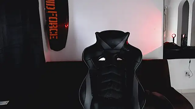 Snapshot of liz-beths chatting on 10-27-25, 07:48 liz-beths online show from 10-27-25, 07:48