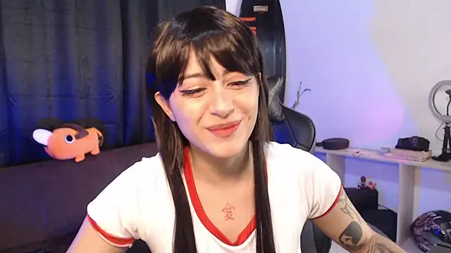 Snapshot of liz-beths chatting on 11-25-25, 11:37 liz-beths online show from 11-25-25, 11:37