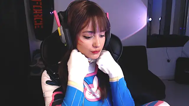 Snapshot of liz-beths chatting on 09-27-25, 09:21 liz-beths online show from 09-27-25, 09:21