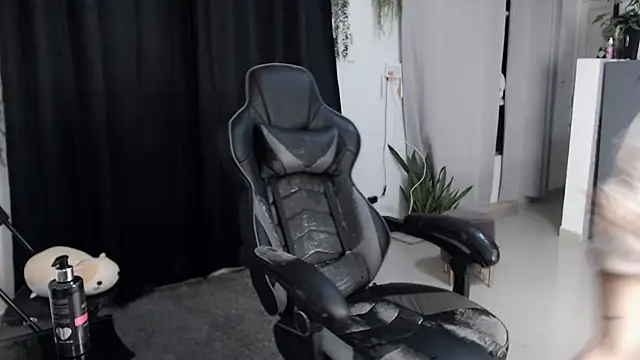 Snapshot of liz-beths chatting on 02-03-26, 07:46 liz-beths online show from 02-03-26, 07:46