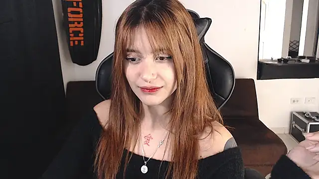 Snapshot of liz-beths chatting on 10-23-25, 03:43 liz-beths online show from 10-23-25, 03:43