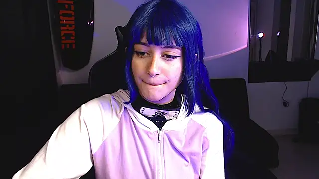 Snapshot of liz-beths chatting on 09-21-25, 11:10 liz-beths online show from 09-21-25, 11:10