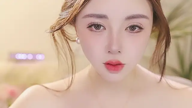 Qiaoqiao  online show from 03-13-26, 04:12