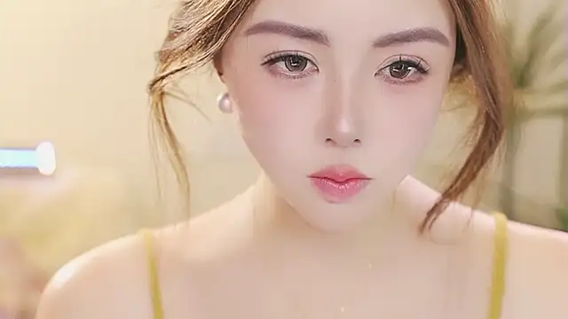 Snapshot of Qiaoqiao_ chatting on 05-06-26, 04:11 Qiaoqiao online show from 05-06-26, 04:11