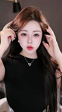 Qiaoqiao  online show from 10-25-25, 09:41