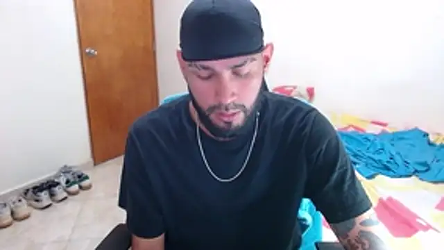 Snapshot of samir_music chatting on 10-15-25, 03:27 samir music online show from 10-15-25, 03:27