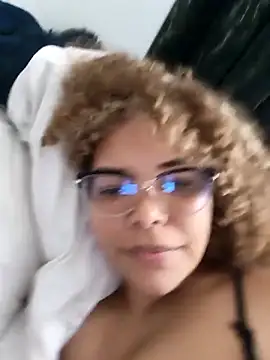 Snapshot of NiaColusi chatting on 02-02-26, 09:47 NiaColusi online show from 02-02-26, 09:47