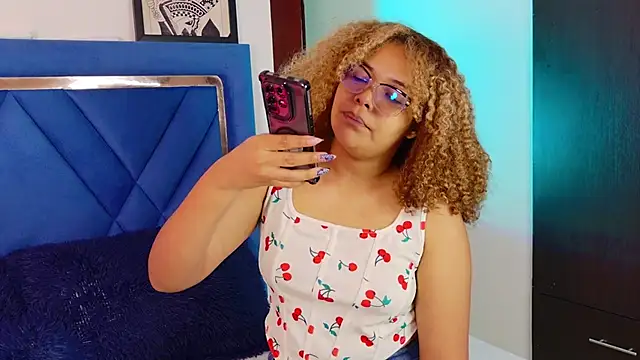 Snapshot of NiaColusi chatting on 02-13-26, 02:50 NiaColusi online show from 02-13-26, 02:50