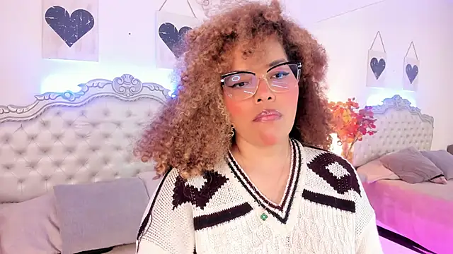 NiaColusi online show from 11-18-25, 07:50