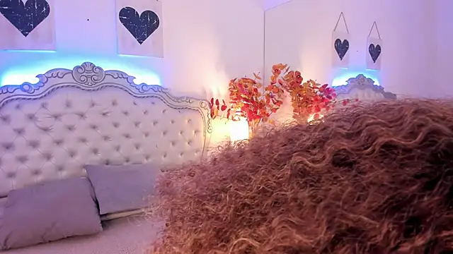 NiaColusi online show from 10-18-25, 08:00