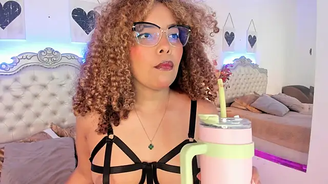 NiaColusi online show from 11-05-25, 07:50