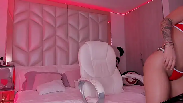Snapshot of AlhanaRose chatting on 10-22-25, 01:27 AlhanaRose online show from 10-22-25, 01:27