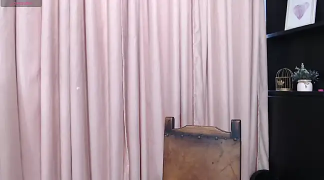 Snapshot of ysabel_sanchez4 chatting on 03-11-25, 01:56 ysabel sanchez4 online show from 03-11-25, 01:56