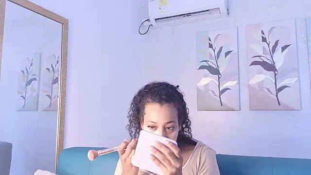flavia cruz online show from 06-16-26, 12:05