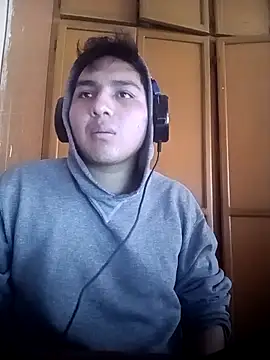 Snapshot of LoganFinds chatting on 10-30-25, 03:20 LoganFinds online show from 10-30-25, 03:20