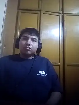 Snapshot of LoganFinds chatting on 12-21-25, 04:03 LoganFinds online show from 12-21-25, 04:03