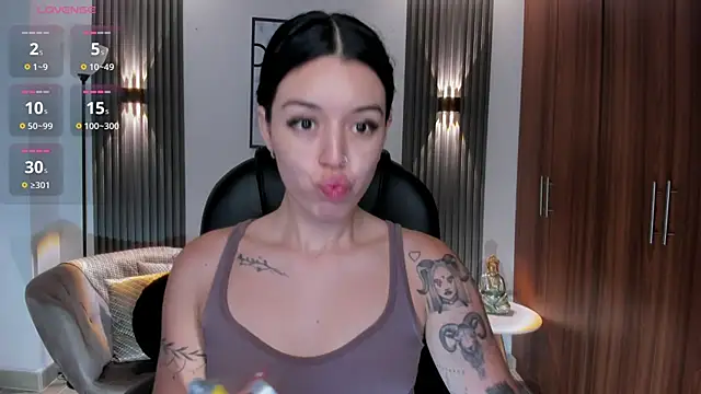 Snapshot of zoee_jackson chatting on 06-25-26, 06:35 zoee jackson online show from 06-25-26, 06:35