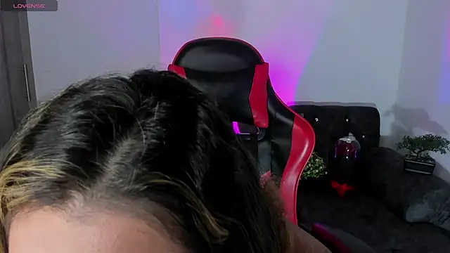 Snapshot of zoee_jackson chatting on 11-21-25, 02:32 zoee jackson online show from 11-21-25, 02:32