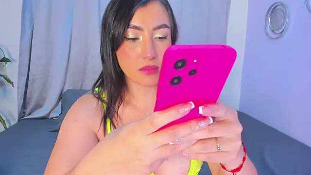 LunaMontiel online show from 10-31-25, 01:24