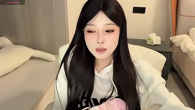 Snapshot of Q-ing chatting on 01-01-25, 07:43 Q-ing online show from 01-01-25, 07:43