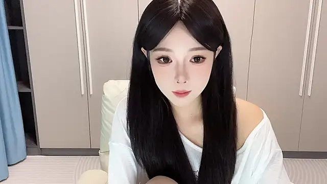 Snapshot of Q-ing chatting on 09-19-25, 12:31 Q-ing online show from 09-19-25, 12:31