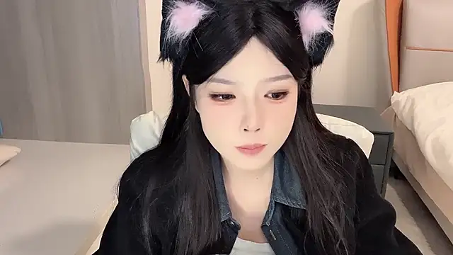 Snapshot of Q-ing chatting on 01-03-25, 03:55 Q-ing online show from 01-03-25, 03:55