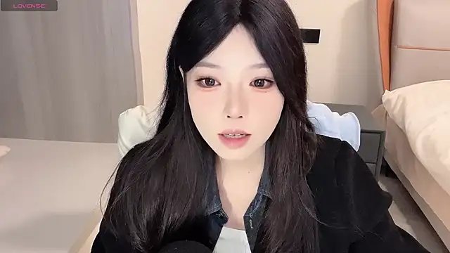 Snapshot of Q-ing chatting on 01-03-25, 12:40 Q-ing online show from 01-03-25, 12:40