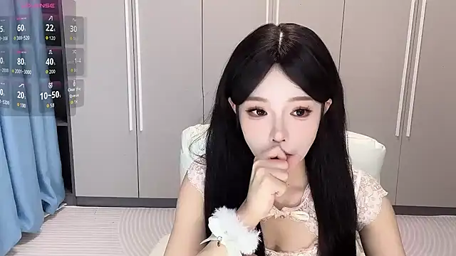 Snapshot of Q-ing chatting on 09-13-25, 01:55 Q-ing online show from 09-13-25, 01:55