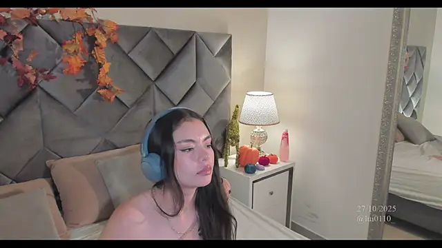 Luisa0110 online show from 10-27-25, 07:59
