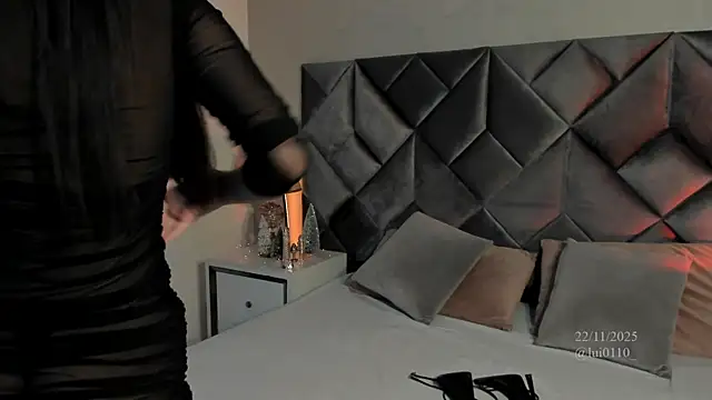 Luisa0110 online show from 11-22-25, 08:18