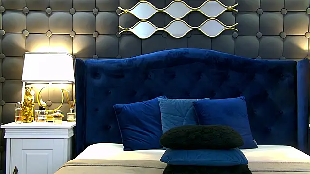 LeyaCass online show from 03-13-25, 04:38