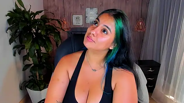 Snapshot of Xisu_ chatting on 02-22-25, 01:02 Xisu online show from 02-22-25, 01:02