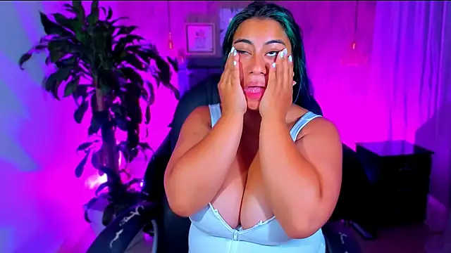 Snapshot of Xisu_ chatting on 02-17-25, 02:06 Xisu online show from 02-17-25, 02:06