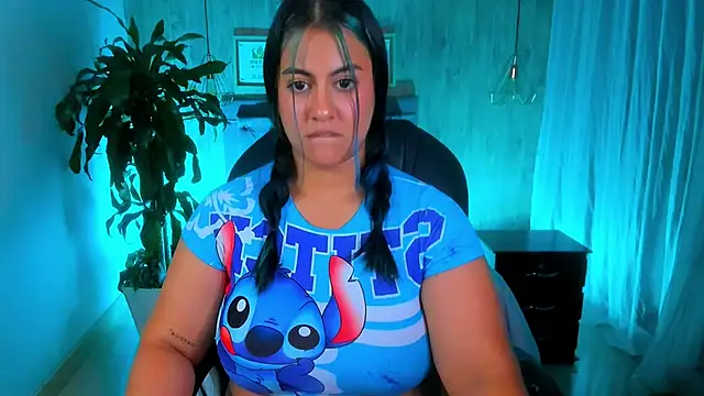 Snapshot of Xisu_ chatting on 02-02-25, 06:58 Xisu online show from 02-02-25, 06:58