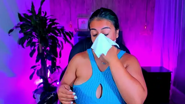 Snapshot of Xisu_ chatting on 02-17-25, 04:20 Xisu online show from 02-17-25, 04:20